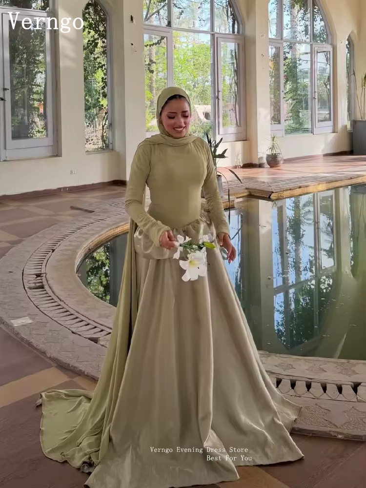 Robe de soirée musulmane en satin vert sauge Verngo, col haut, manches longues, coupe trapèze, pour 