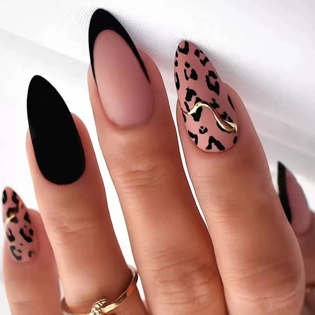 24 faux ongles léopard français autocollants, longueur moyenne, réalistes, en forme d'amande, à pres