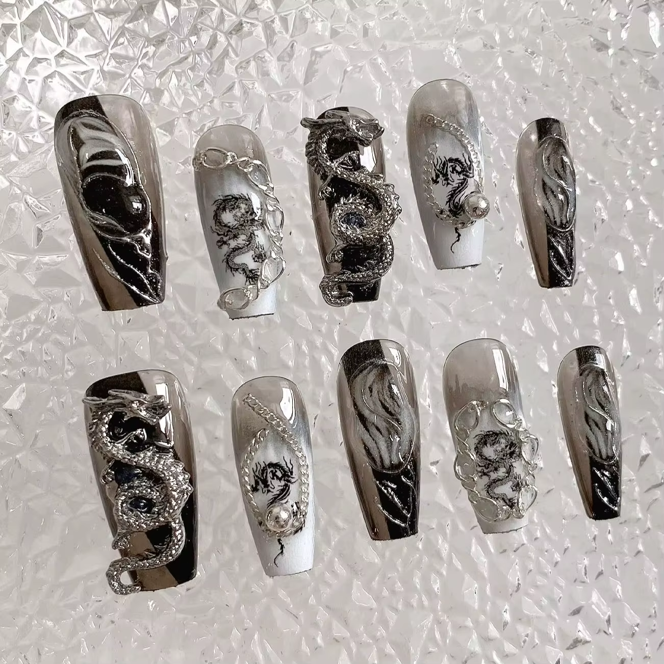 Lot de 10 faux ongles faits main personnalisés, motif Dragon Chain Pearl, avec base blanche transluc