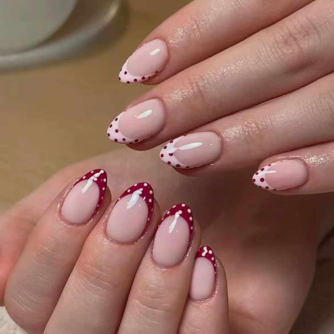 24 faux ongles roses français, simples à poser, tête ronde, courts, en forme d'amande, à pois, couvr