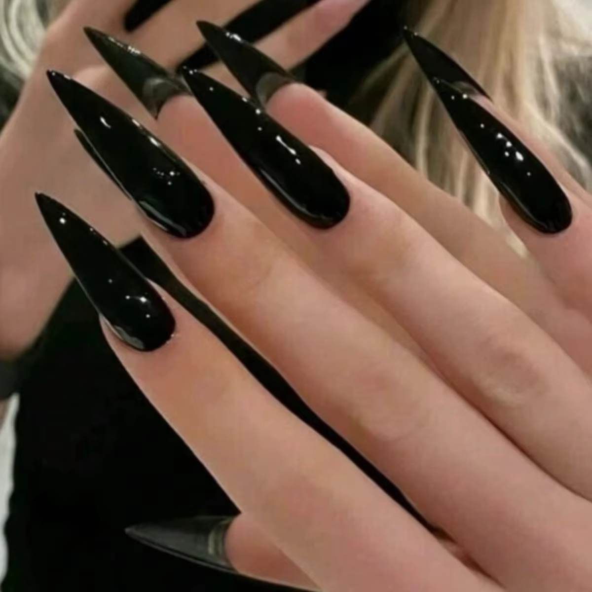 Transformez vos ongles avec 24 pièces Extra Long Stiletto style français moderne classique simple no