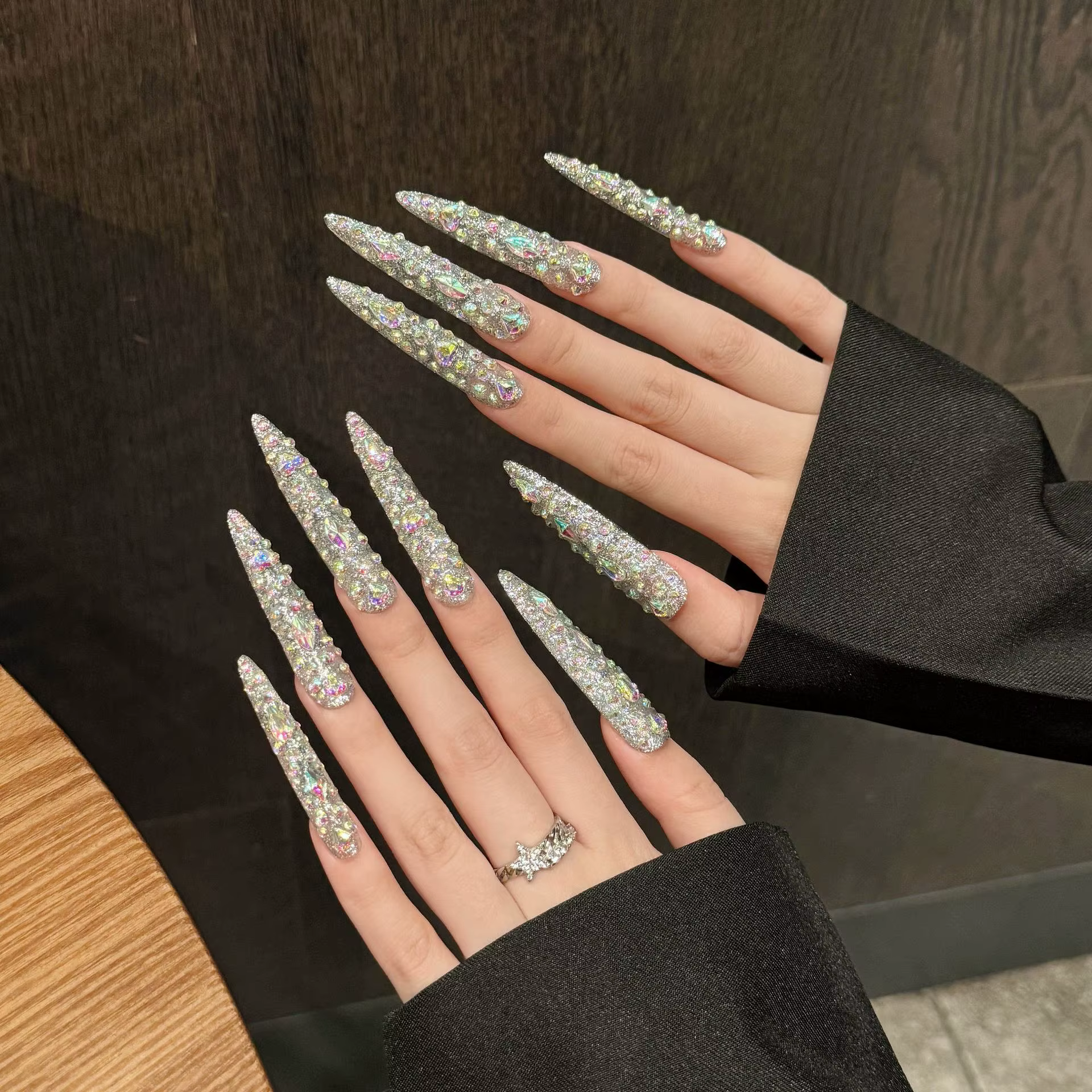 10 pièces Super Long Stiletto faux ongles conseils lumière de luxe à la main plein Flash diamant pre