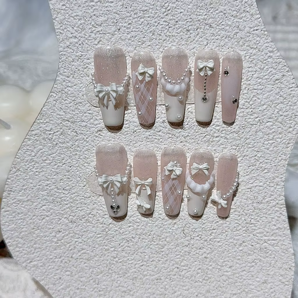 Mignon 3D perle arc français à la main presse sur les ongles doux jupe à carreaux Ballet longue Nail