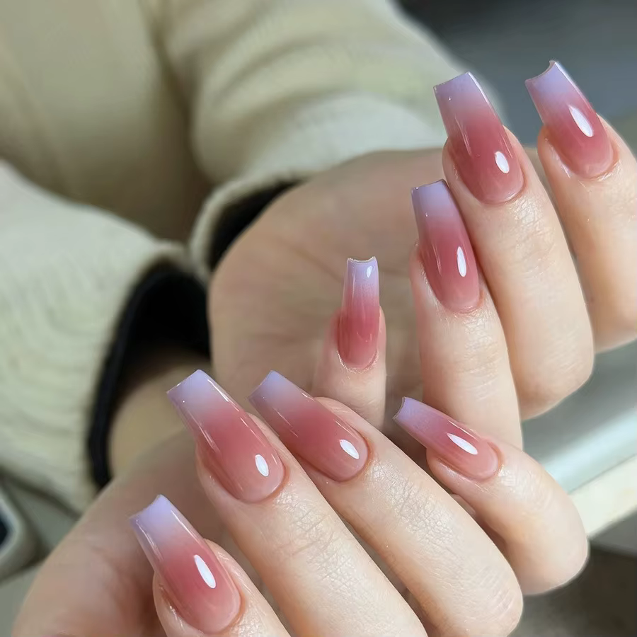 24 pièces/ensemble faux ongles mi-longs fleurs de dragon jaunes conception de plumes pour le printem
