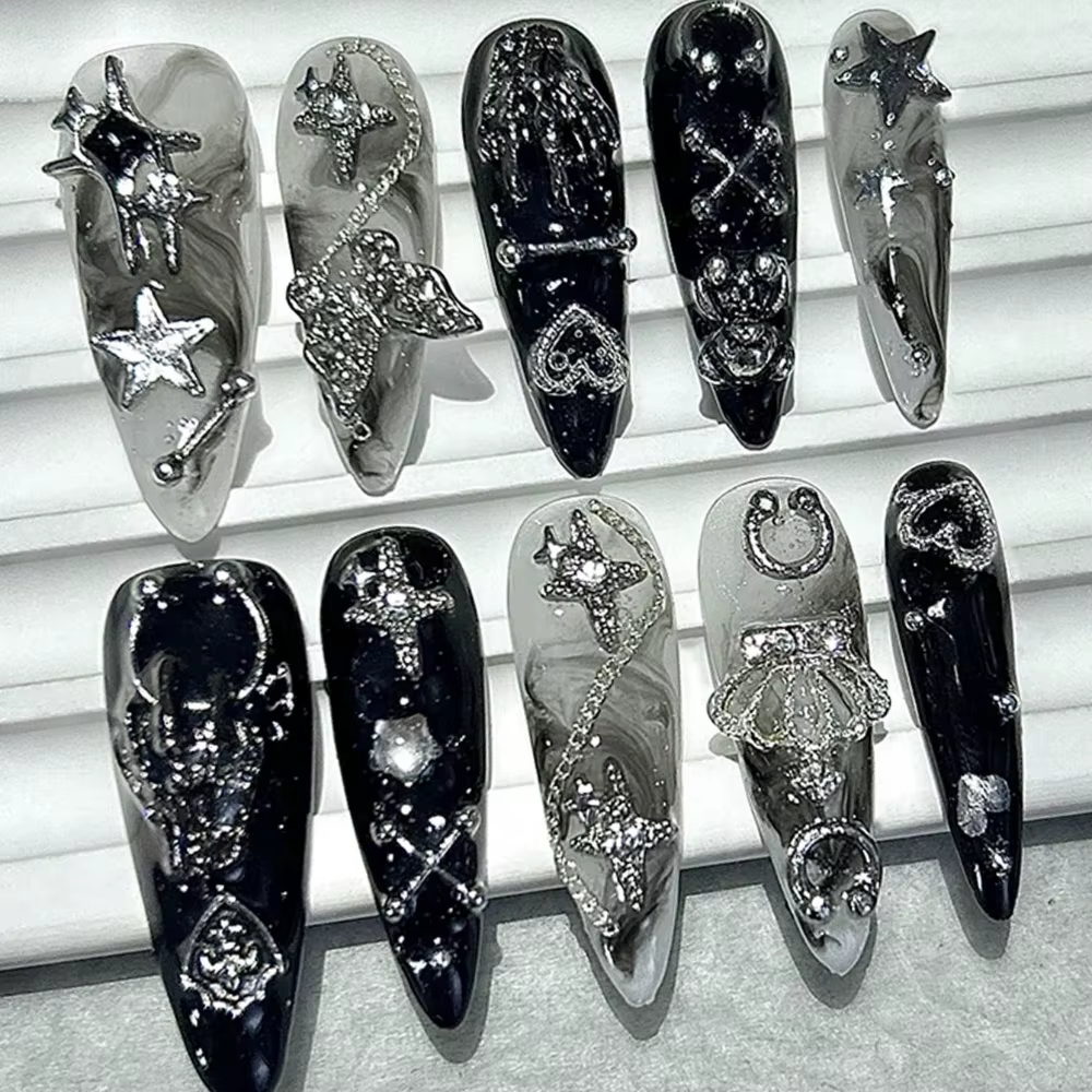 Jirai japonais épices filles presse à la main sur les ongles Y2K noir blanc longue pointe Nail Art 3