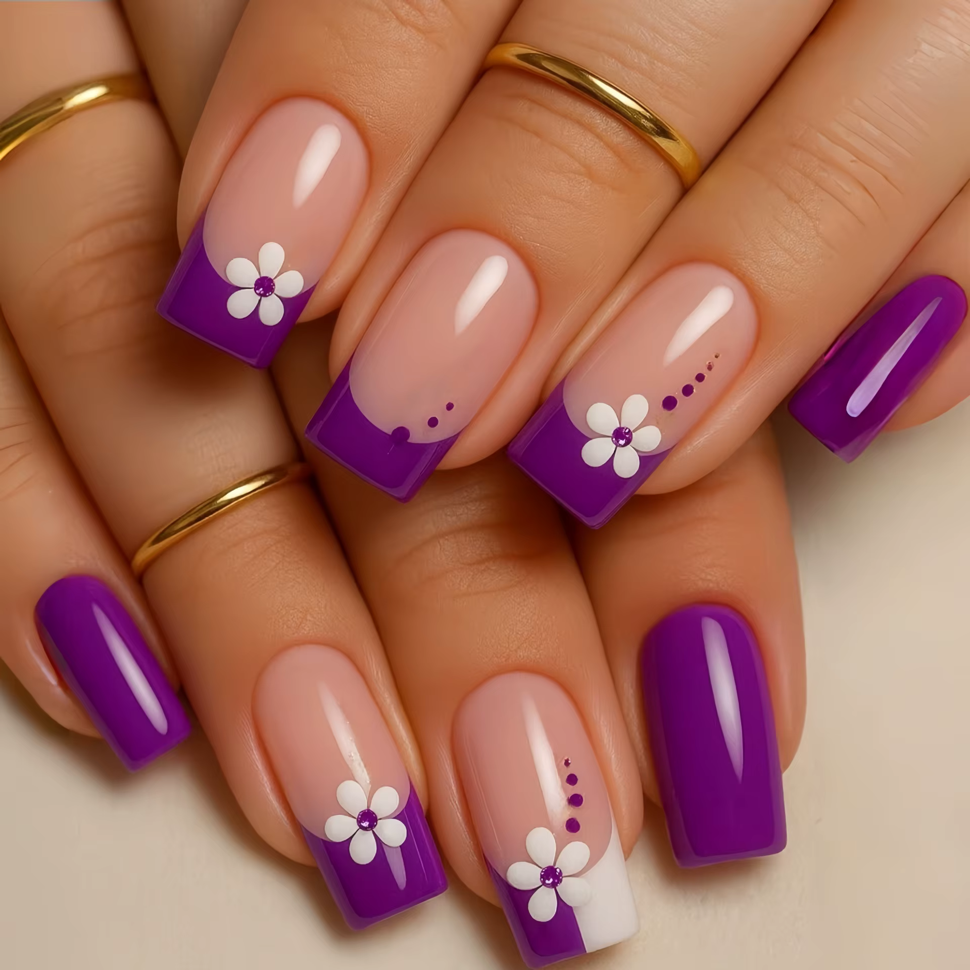 Faux ongles carrés moyens pour femmes et filles, design de fleurs blanches violettes pour le printem