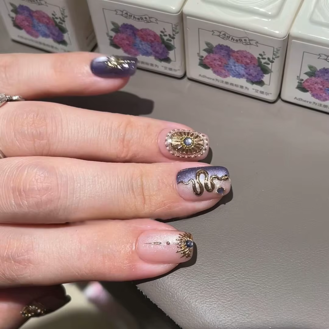 10 pièces presse à la main sur les ongles violet clignotant miroir magique avec diamants couverture
