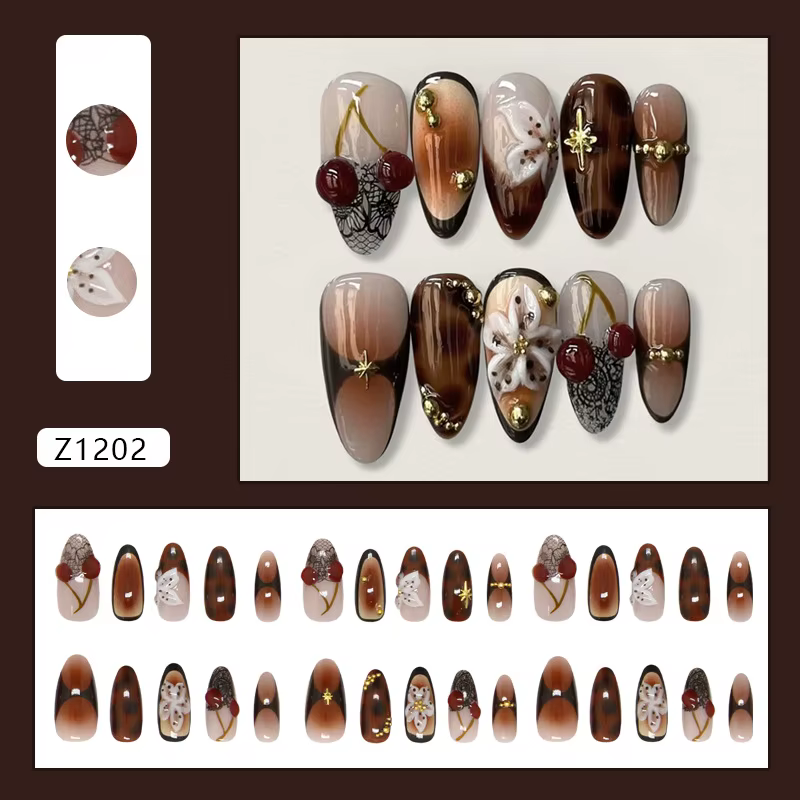 Faux ongles amande marron effet ombre, style French, avec fleurs cerises 3D, perles dorées et étoile