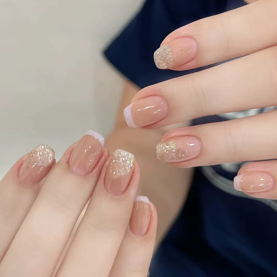 Faux ongles carrés courts pour femmes et filles, couleur dégradée violet ou nude avec paillettes, st