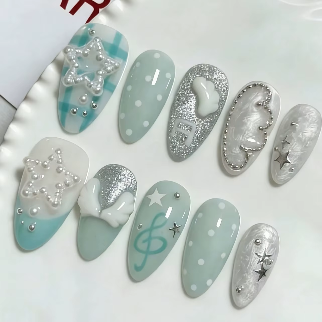 10 ongles en forme d'amande pressés à la main, magnifiques faux ongles, motifs dégradés bleus et bla
