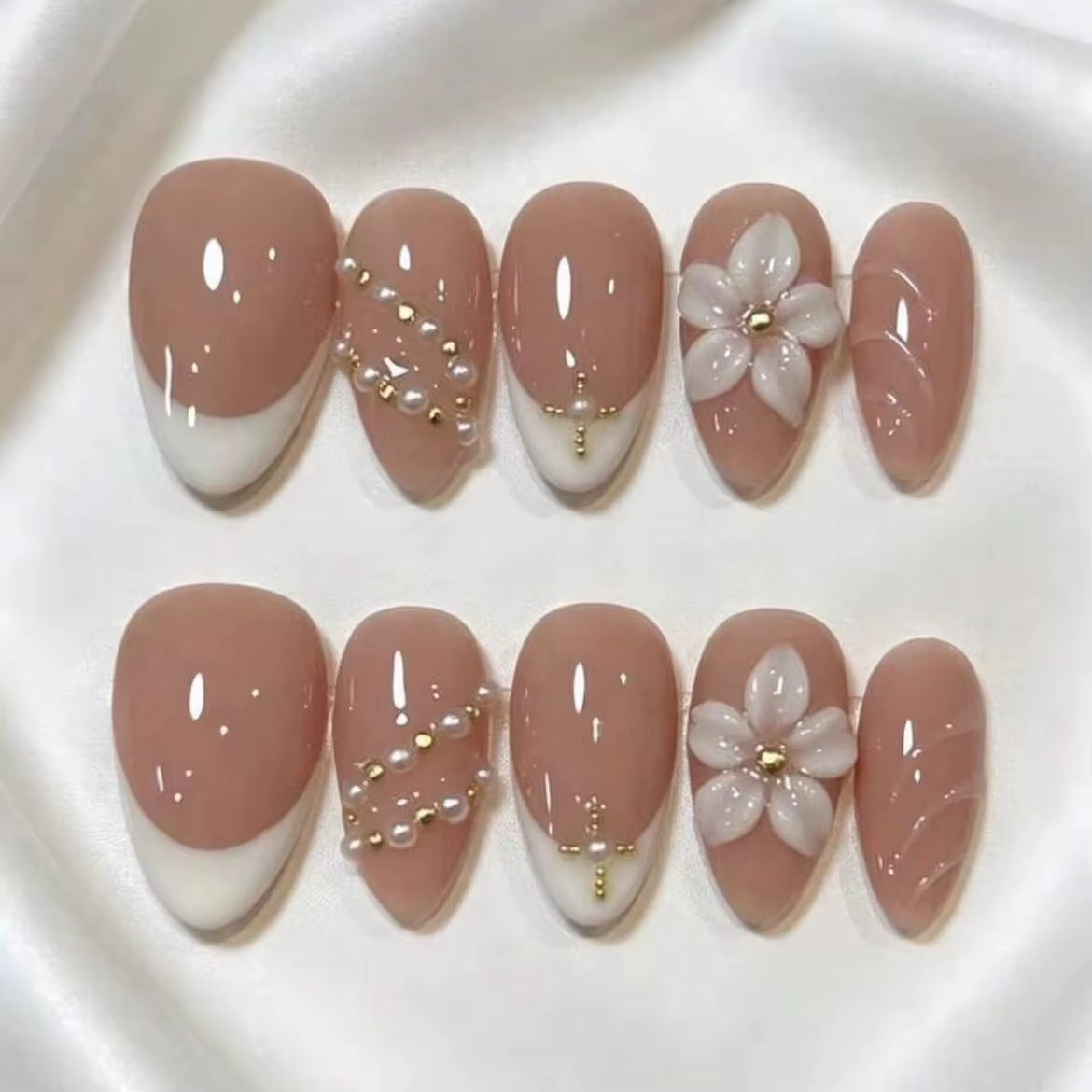 10 Pièces d'ongles courts à presser faits main avec un design amande sculpté à la main, couleur nude