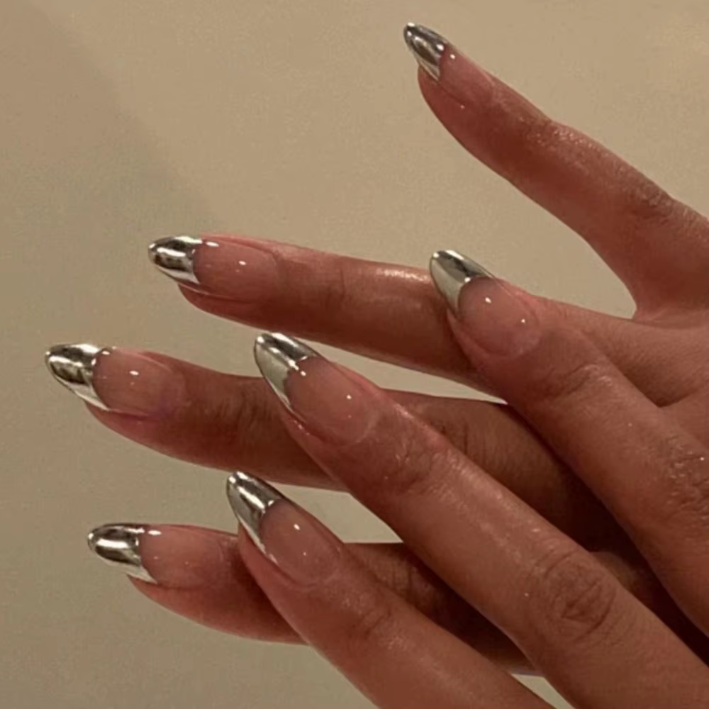 Manucure longue amande faux ongles français élégant presse sur ongles Rose rouge dégradé détachable 