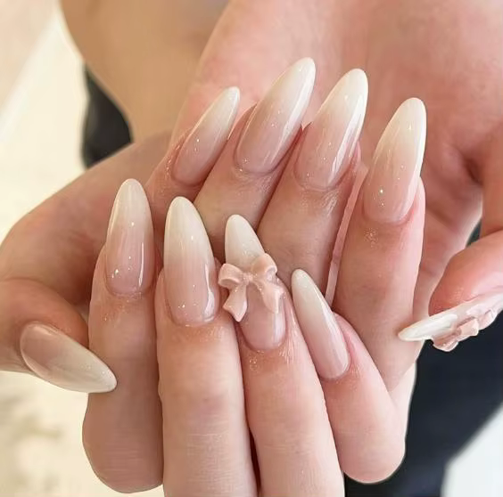 Faux ongles en forme d'amande pour femmes, 24 pièces, couleur chair, à pression, décor à nœud papill
