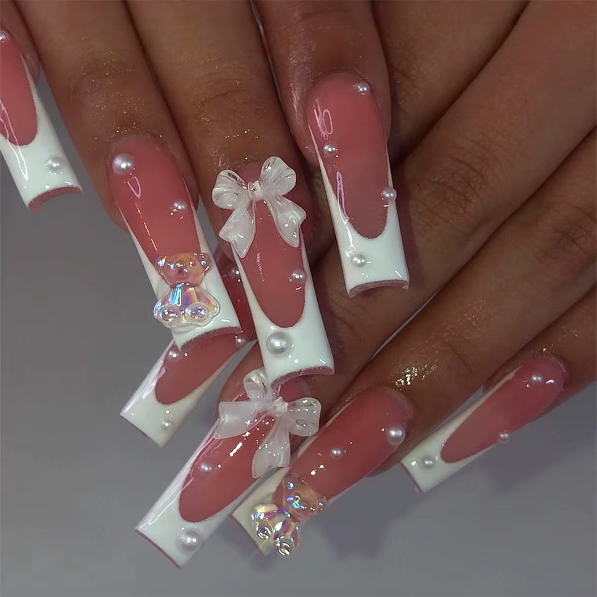 24 morceaux d'ongles longs et nus doux (forme carrée), associés à 1 morceau de colle gelée et 1 lime