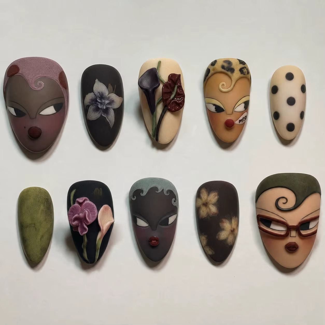 24 faux ongles brillants en amande, série Fête et Divertissement, motifs cerise et vin, style rétro 