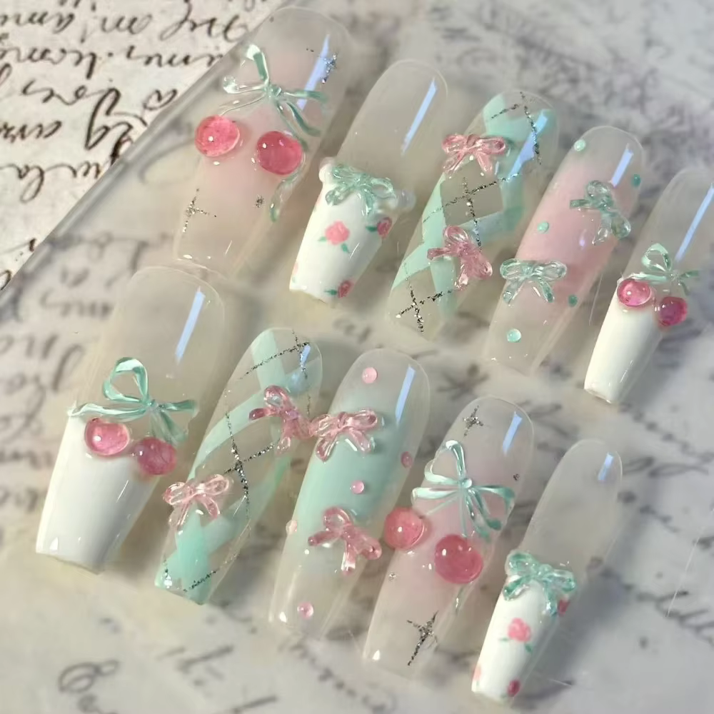 Ongles Press-On 3D Cerise Menthe Printemps-Été Faits Main Français, Nail Art Jardin de Roses, Mignon
