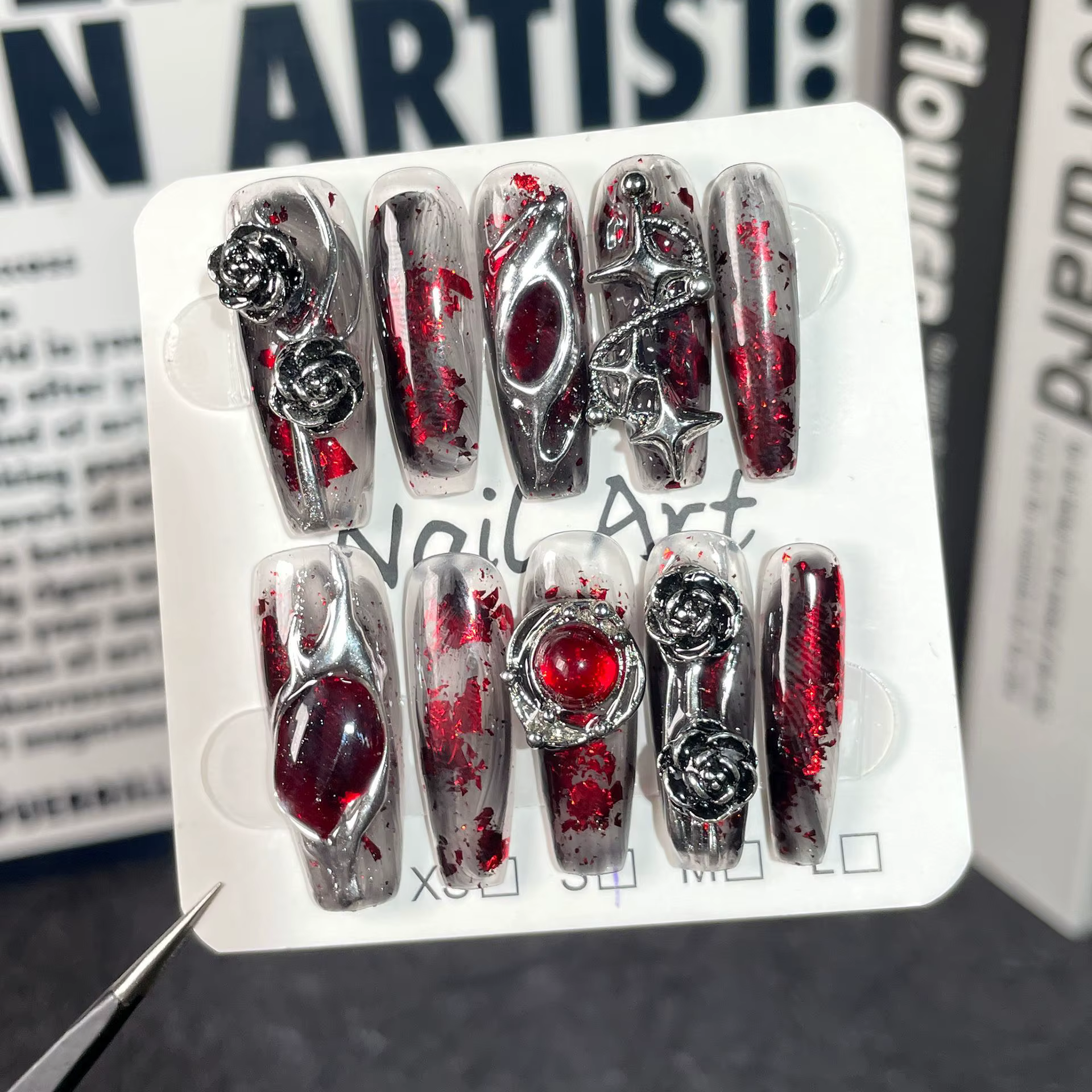 Presse gothique foncé sur les ongles, paillettes rouges, Design Rose en métal, avec pierres précieus