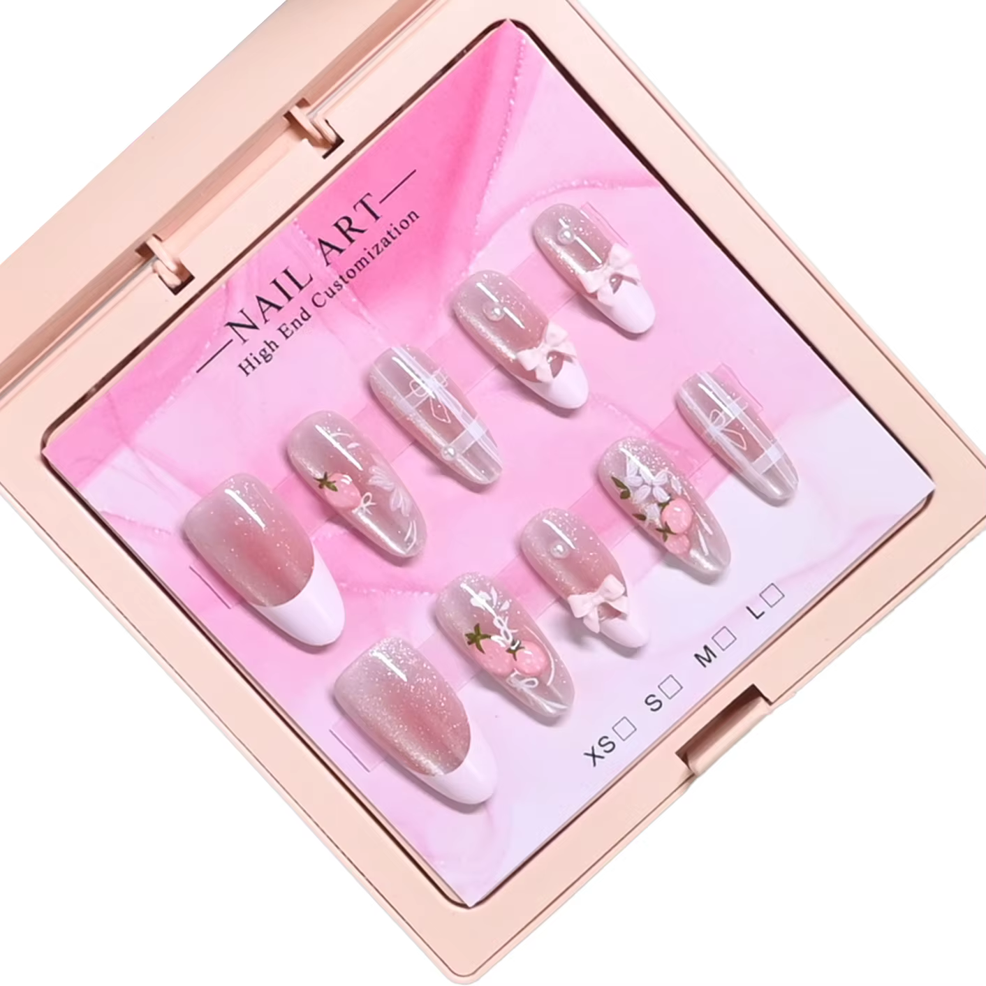 10 ongles d'amande faits à la main dans un étui rose miroir. Base nude pailletée avec motif français