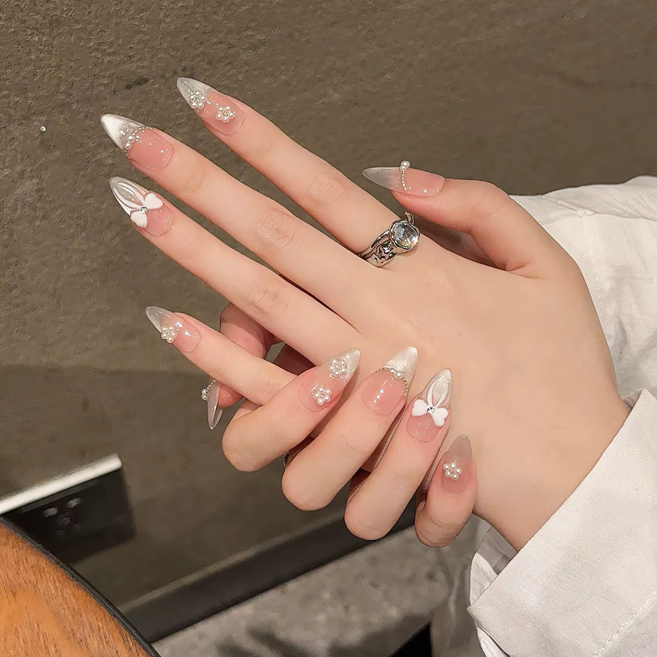 Presse à la main sur les ongles doux nœud papillon perle décor français faux ongles pour femmes fill