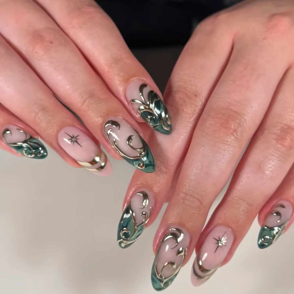 24 pièces de luxe fleur dorée lignes irrégulières amande faux ongles Simple blanc français presse su