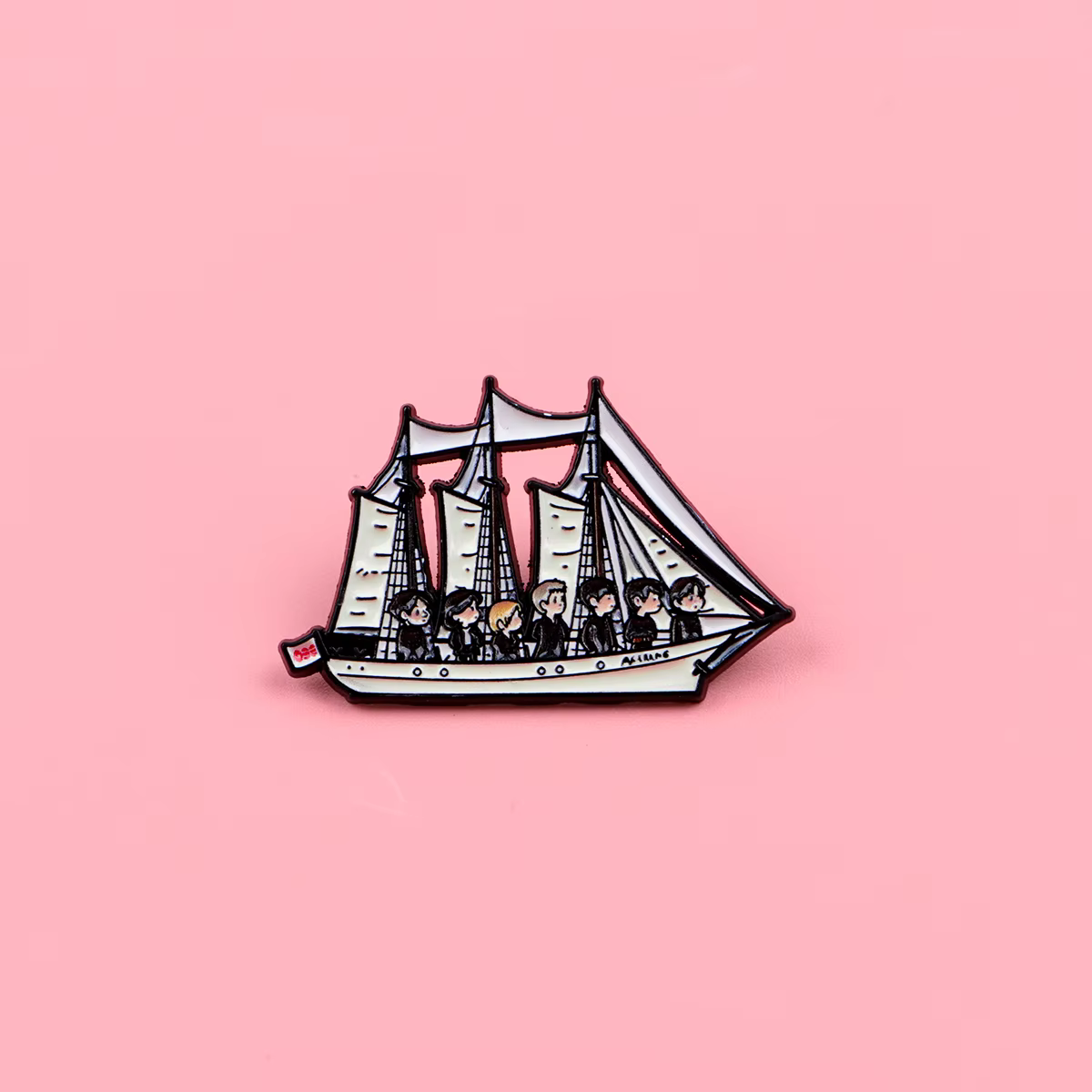 Broche émaillée de voilier, motif dessin animé six membres de l'équipage, épinglette vintage de mari
