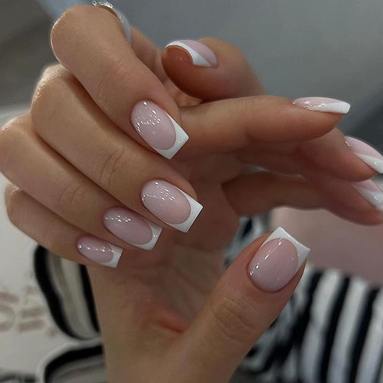 24 pièces pointe française presse à la main sur les ongles minimaliste couleur unie faux ongles moye