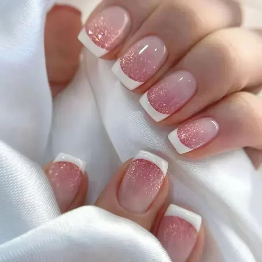 Faux ongles carrés courts et moyens, 24 pièces, scintillants, blancs, portables, argent, couverture 