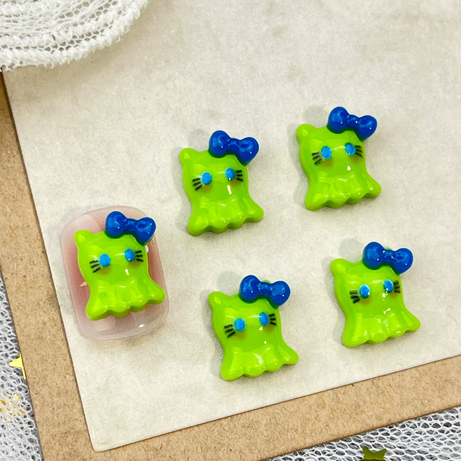 20 pièces adorables ongles Hello Kitty vert KT chat dessin animé accessoires pour ongles breloques