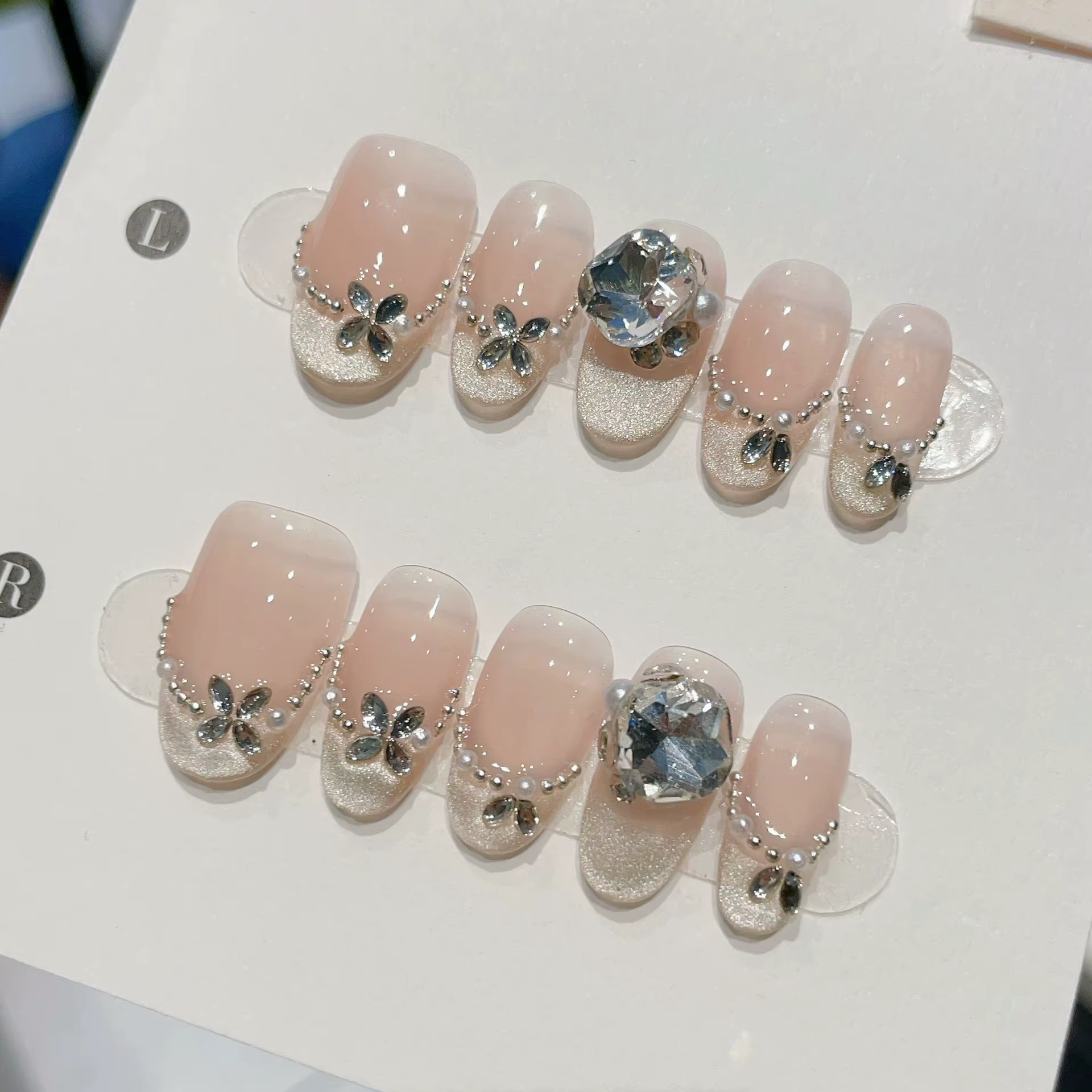 Faux ongles œil de chat amande, 10 pièces, bleu brillant avec petits strass, Nail Art, couleur chair