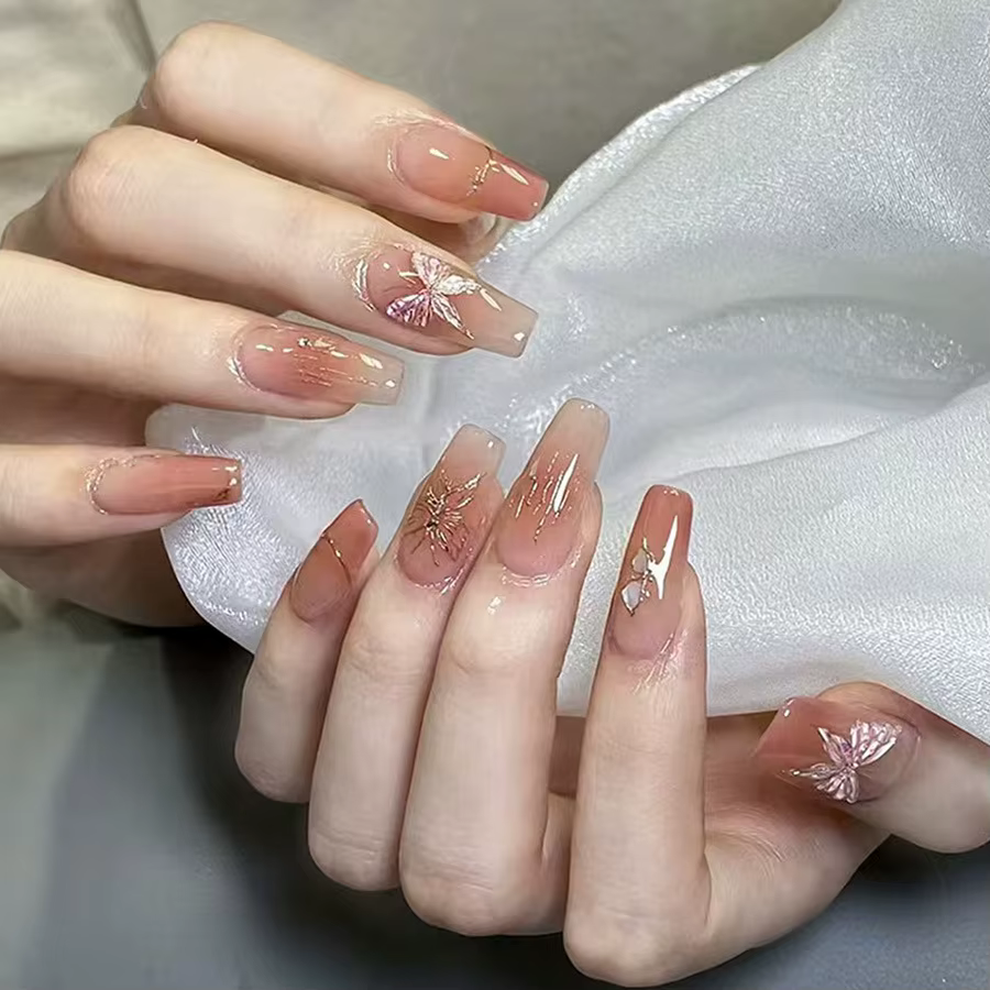 Faux ongles mi-longs pour femmes, dégradé brun nude avec bandes dorées, motif papillon, couverture c