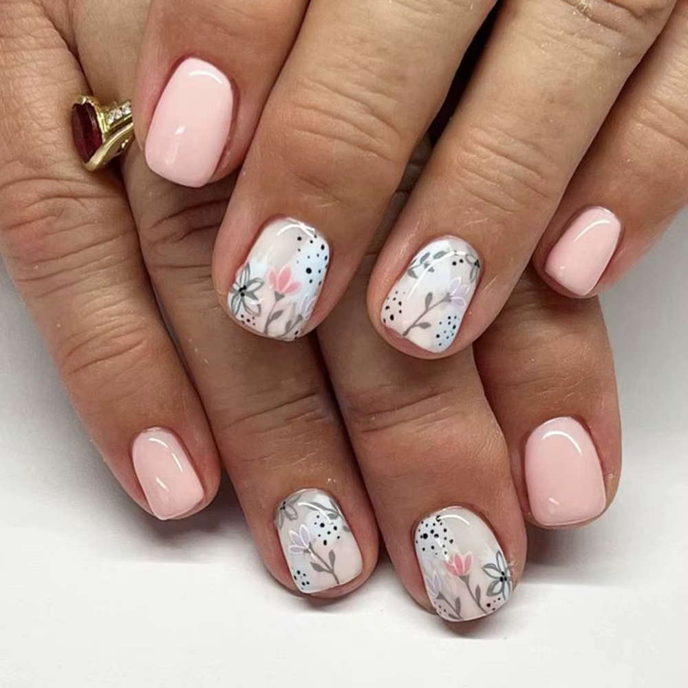 24 faux ongles courts carrés à presser avec motif floral simple pour femme, réutilisables, couvertur