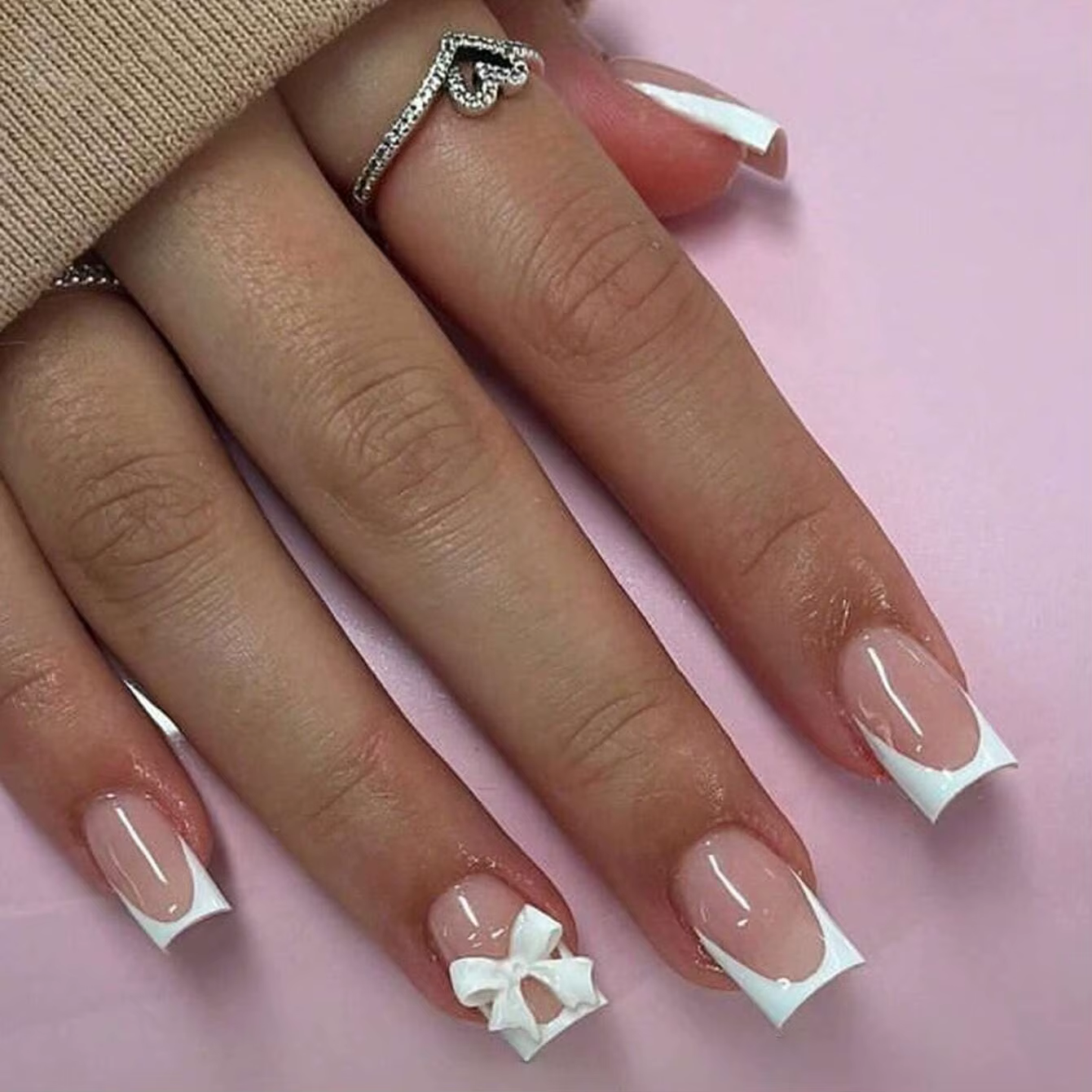 CuemployPusher-Faux ongles français, carré moyen, blanc, nœuds sur les ongles, poignées amovibles et
