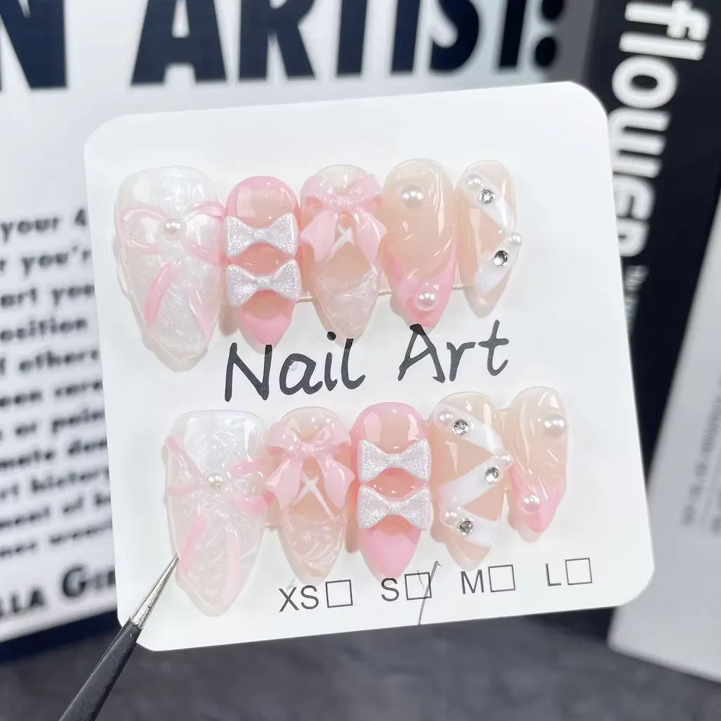 Balletcore en relief peint à la main à la main portant des ongles doux arc perle rose faux ongles Se