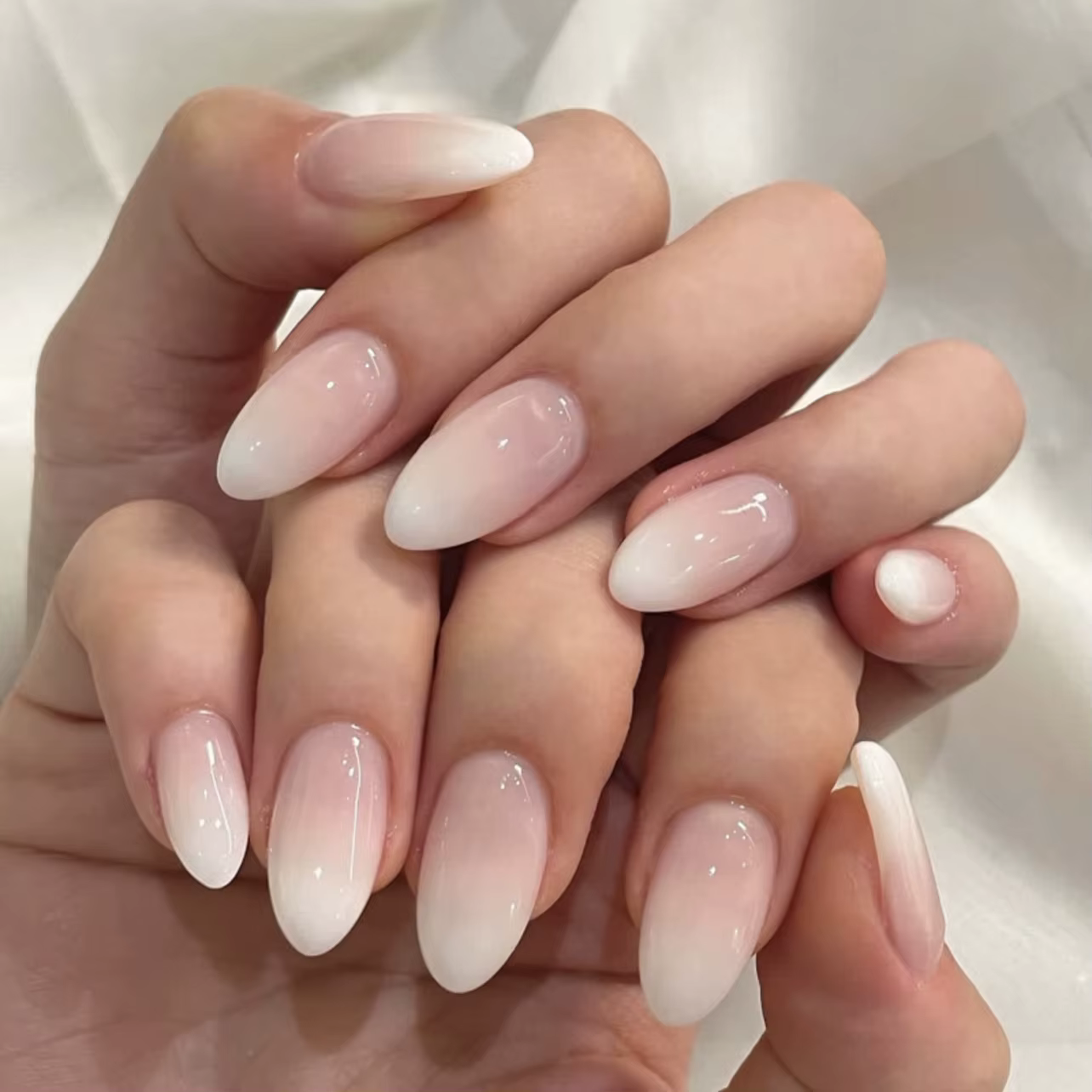 24 pièces Aurora Nude Rose presse sur ongles amande acrylique Simple faux ongles avec dégradé concep
