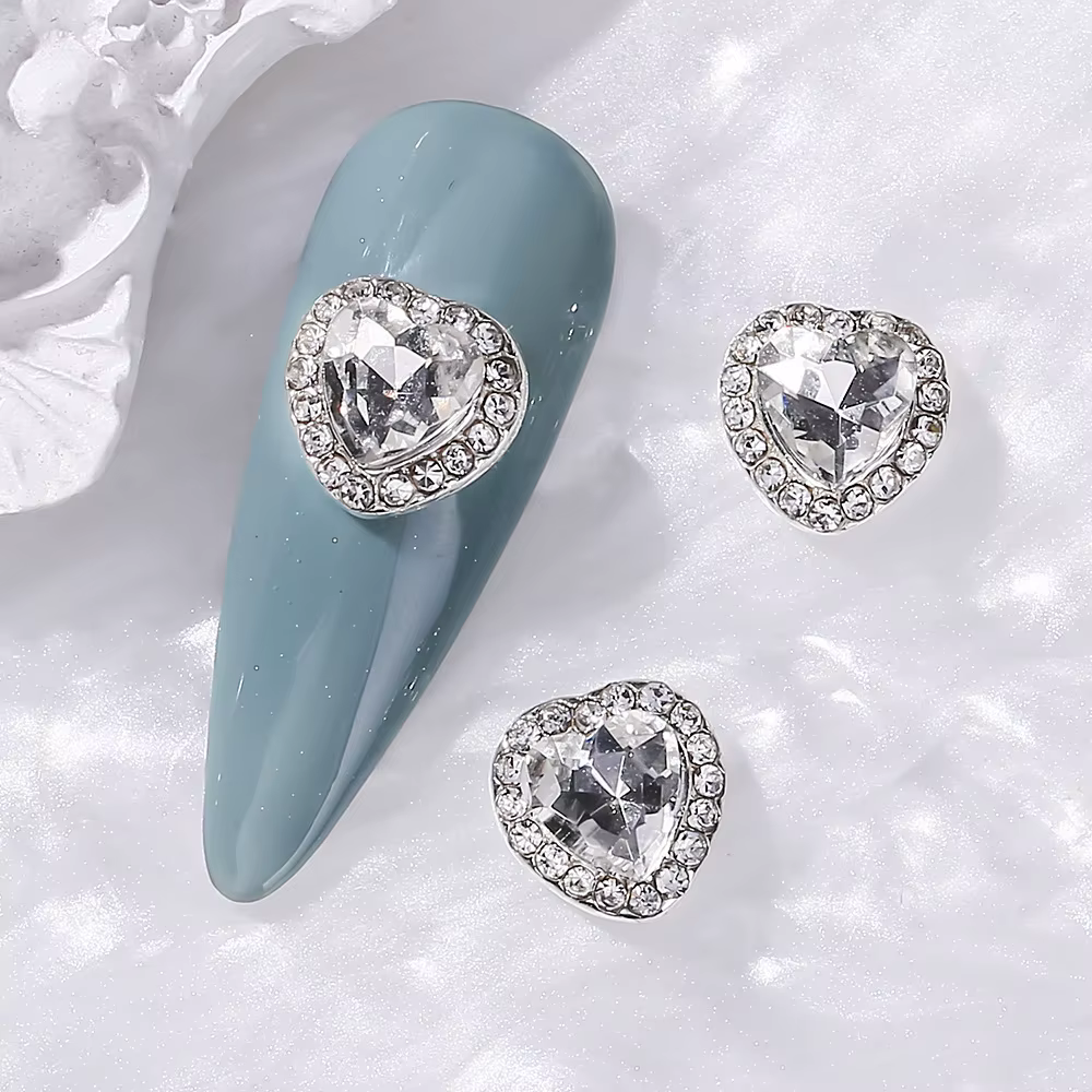Pièces de diamants de coeur 3D de charbon d'ongle de biscuits, accessoires de bijoux de luxe, figure