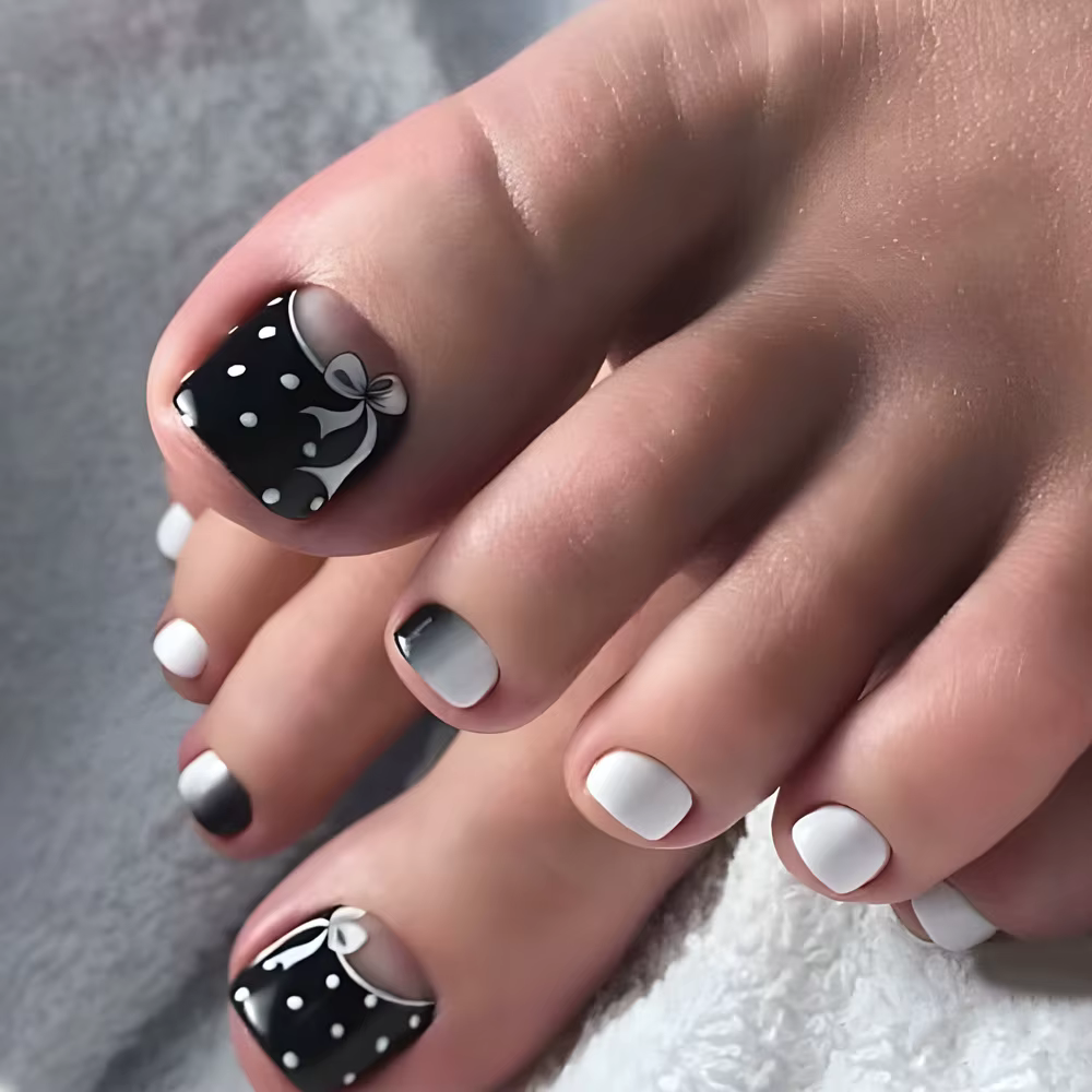 24 faux ongles courts carrés à presser, bord noir, style français, avec strass, amovibles, couvertur