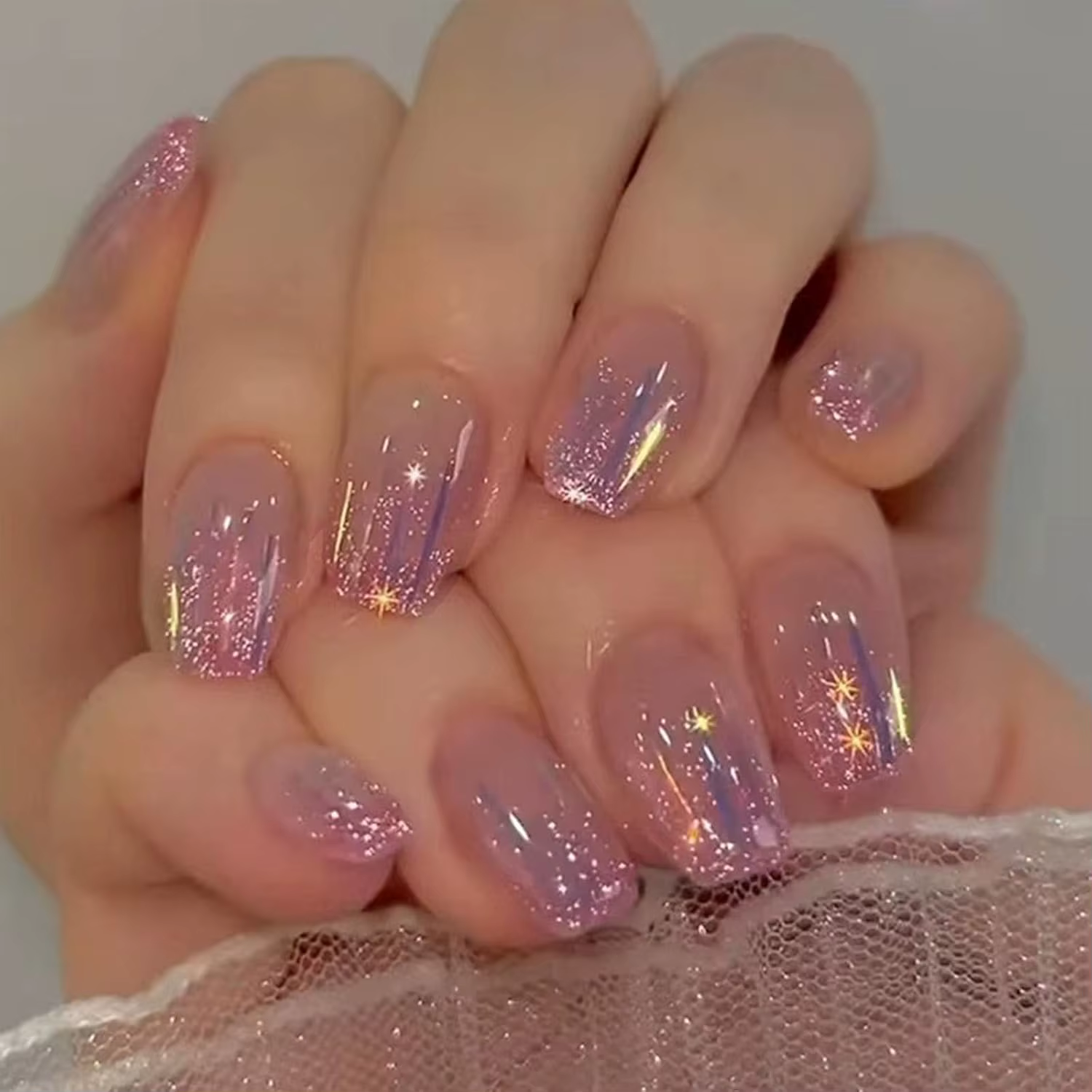 Ongles à pression rose violet brillant carrés courts brillants détachables en acrylique adaptés à l'