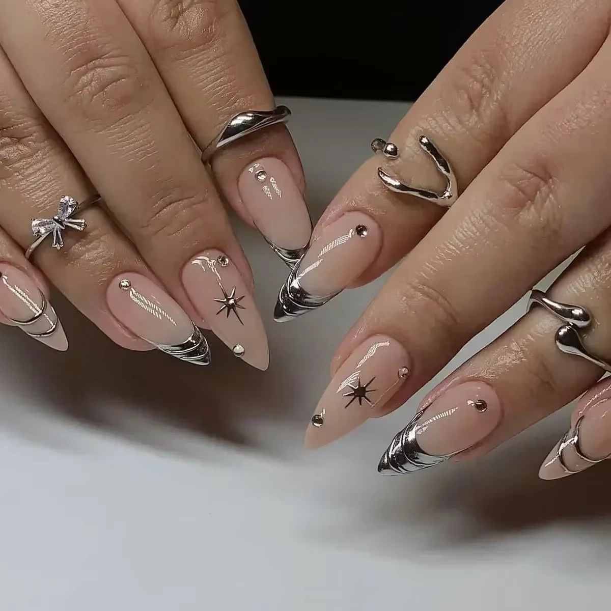 24 pièces Y2k amande acrylique ongles couverture complète 3D diamant noir Nail Art doux Cool françai
