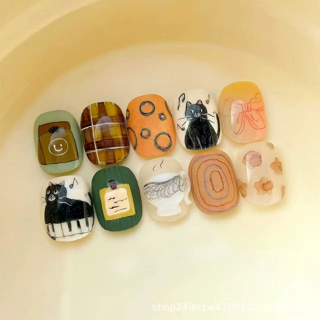 30 faux ongles mignons au design de dessin animé, idéaux pour l'automne/hiver, courts, en forme de h
