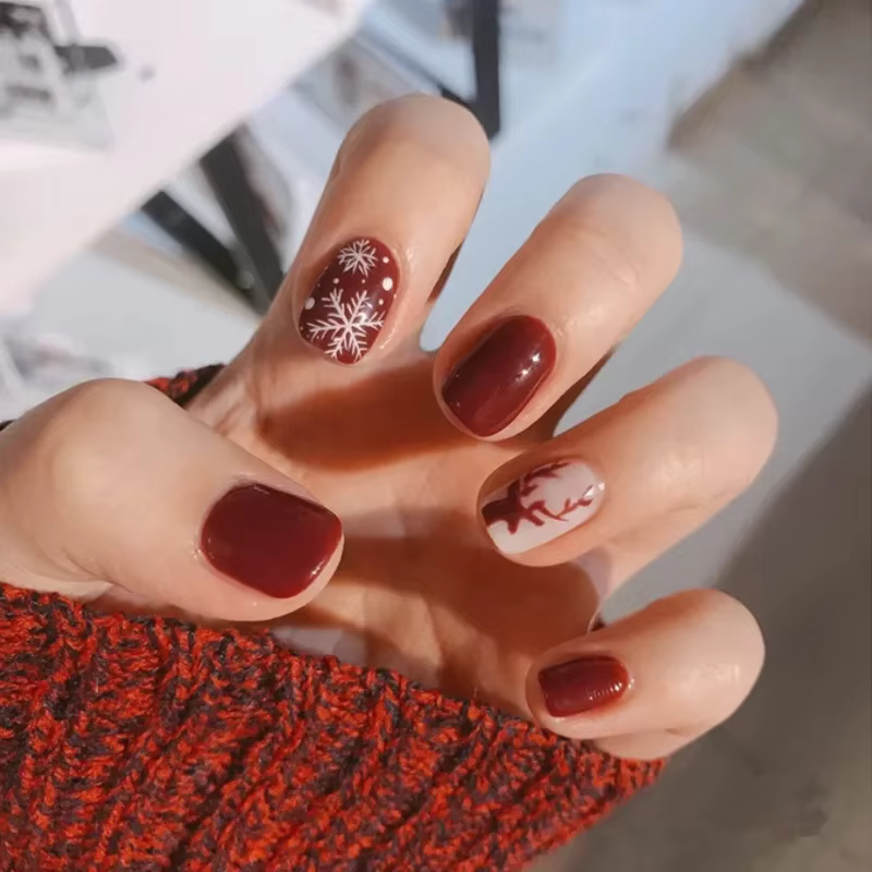 24 pièces/boîte de faux ongles de noël en forme d'élan, de flocon de neige, artificiels, courts et r