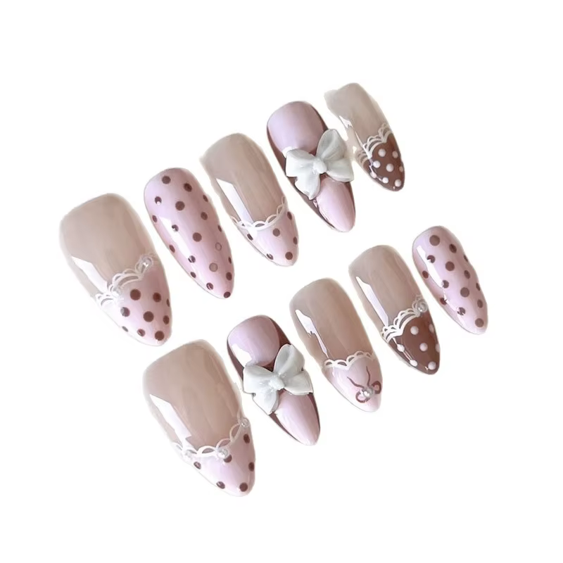 24 faux ongles en gel press-on rose doux, à pois bruns, nœud papillon blanc 3D, pour femmes et fille