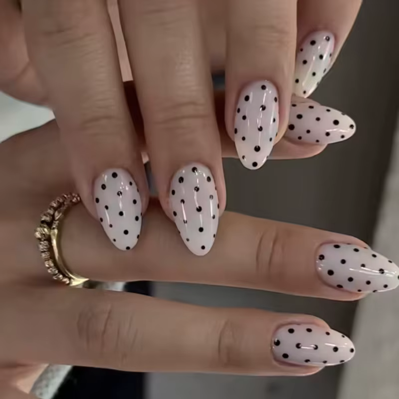 2025 Ins Simple presse sur ongles points noirs impression faux ongles conseils détachables portables