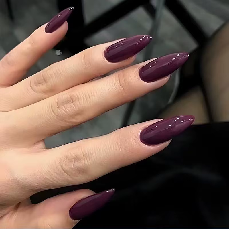 24 pièces d'ongles artificiels haut de gamme - ongles noirs, violet canneberge, en forme d'amande av