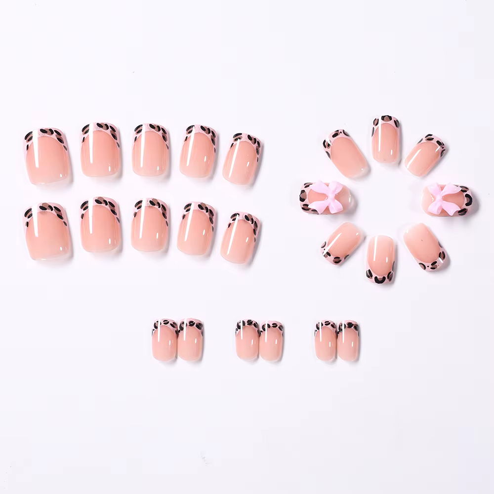 24 faux ongles dorés ondulés marron à motifs floraux avec strass et perles, forme amande, à presser,