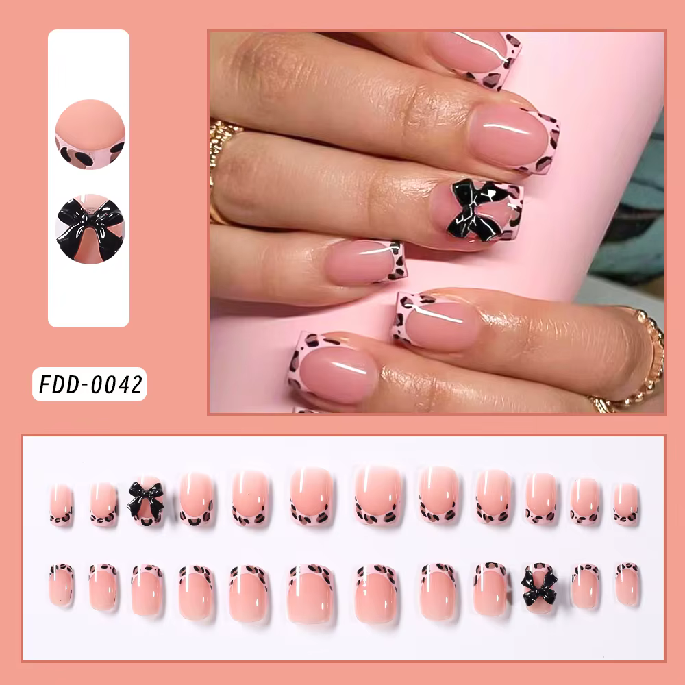 24 faux ongles courts carrés à imprimé léopard rose, avec nœud papillon noir 3D, en acrylique, à pre