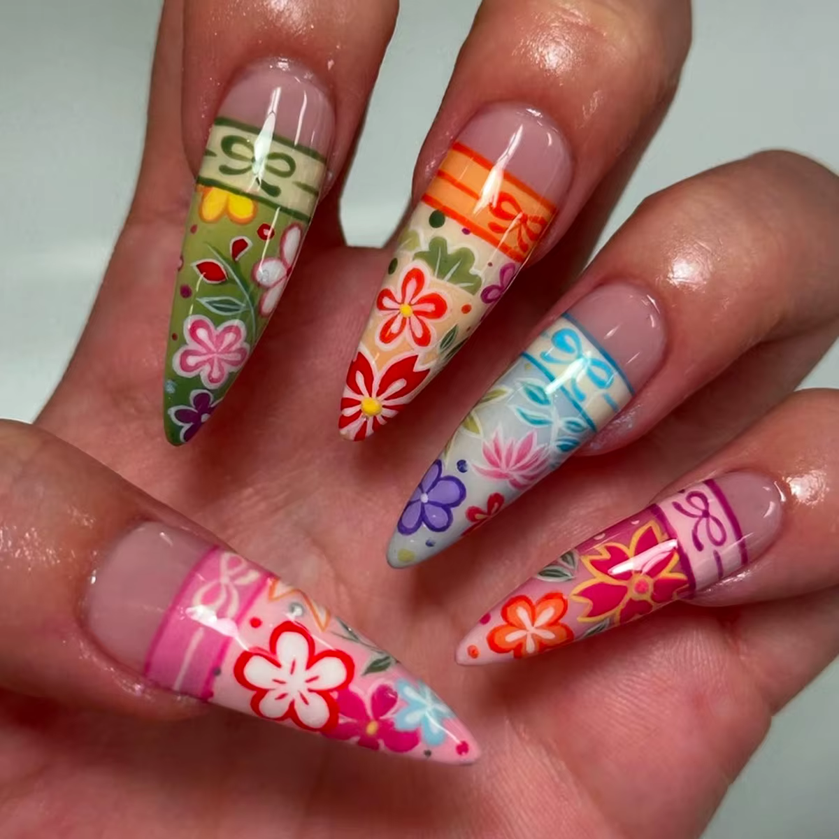 Faux ongles européens longs en forme de cercueil, 24 pièces, colorés, doux et frais, à pression, pou