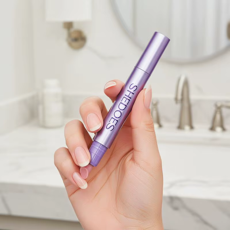Stylo à huile pour cuticules, stylo hydratant éclaircissant, brosse adoucissante pour éliminer les p