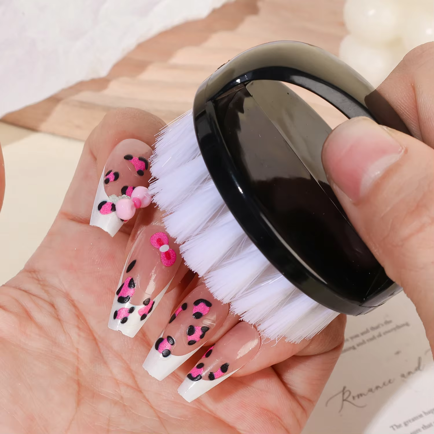 Brosse de nettoyage de la poussière des ongles, anneau, poils durs, brosses à ongles professionnelle