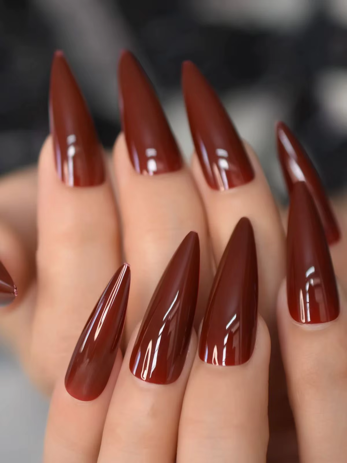 Presse sur faux ongles stiletto longue taille couleurs unies finitions brillantes pour femmes filles
