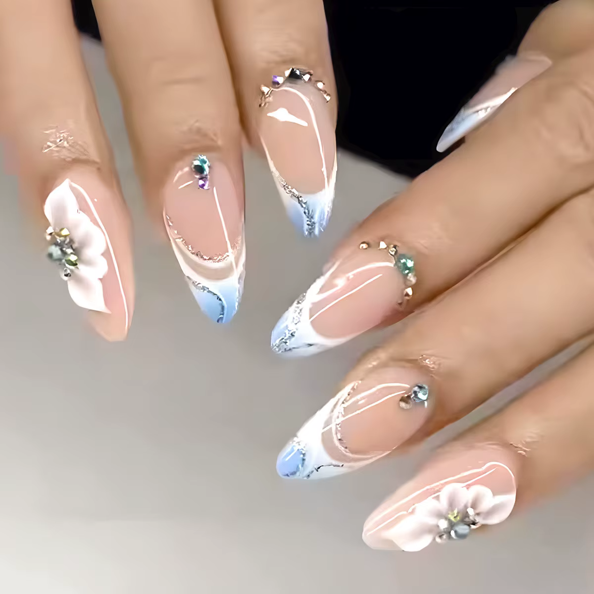 Lot de 24 faux ongles amande français marron mi-longs à presser, avec pois blancs, nœud 3D et perles